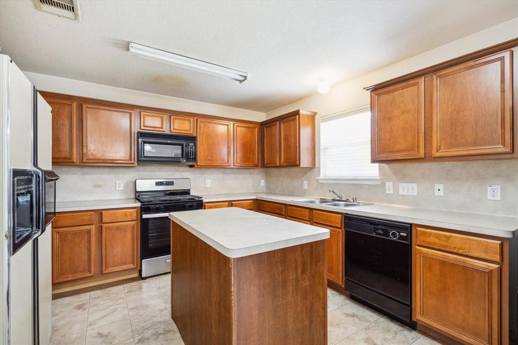 20203 Stonegrove Court, Tomball, Texas image 5