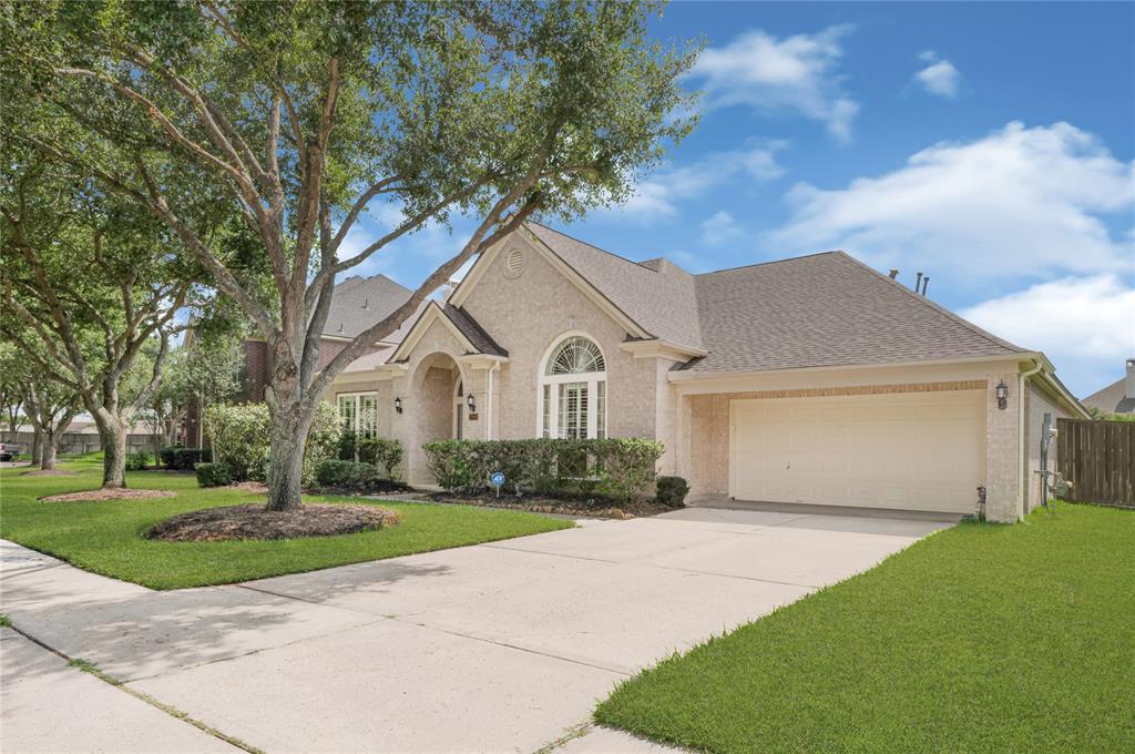 2005 Mistwood Court, Pearland, Texas image 1