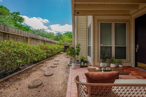 1881 Bering Drive 27 Houston TX 77057
