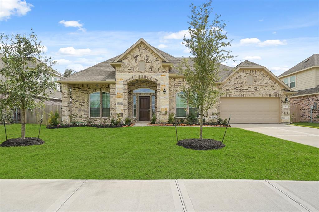 1577 Elm Court, Angleton, Texas image 1