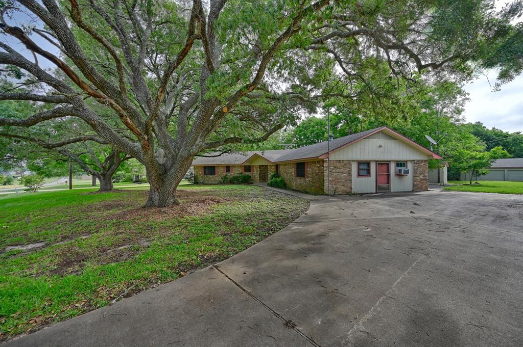 915 Farmers Rd, Brenham, Texas image 4