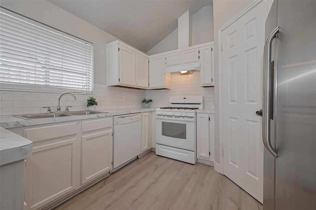 22010 Rivermead Drive, Katy, Texas image 10