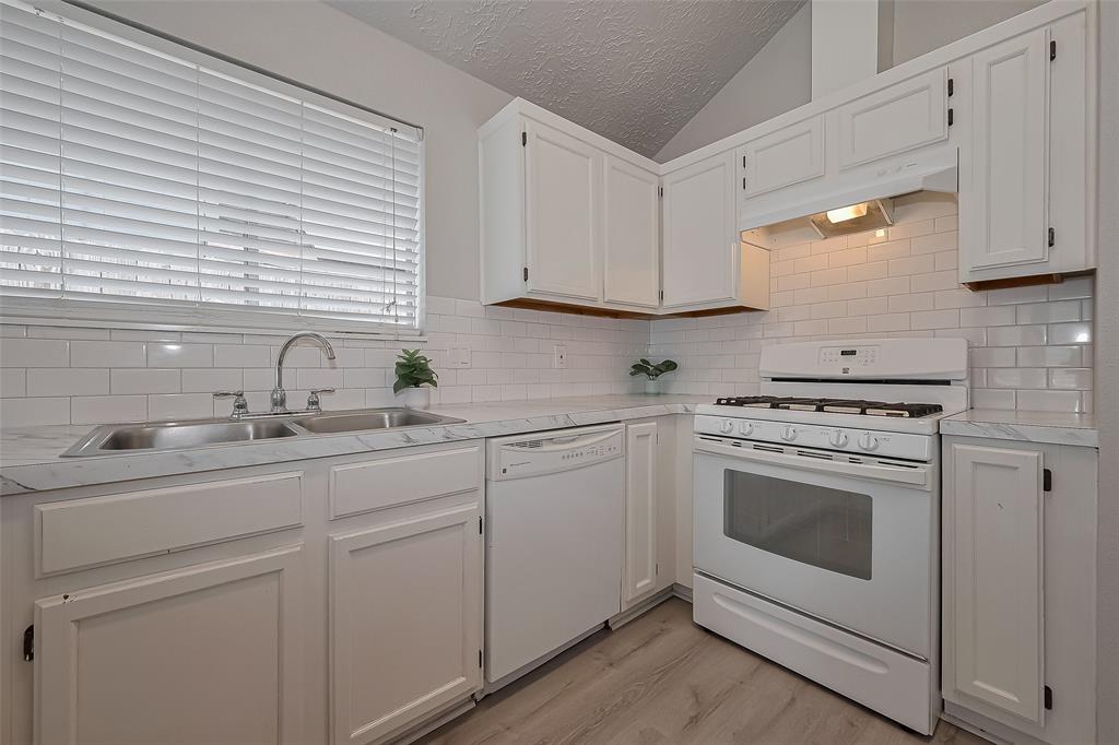 22010 Rivermead Drive, Katy, Texas image 11