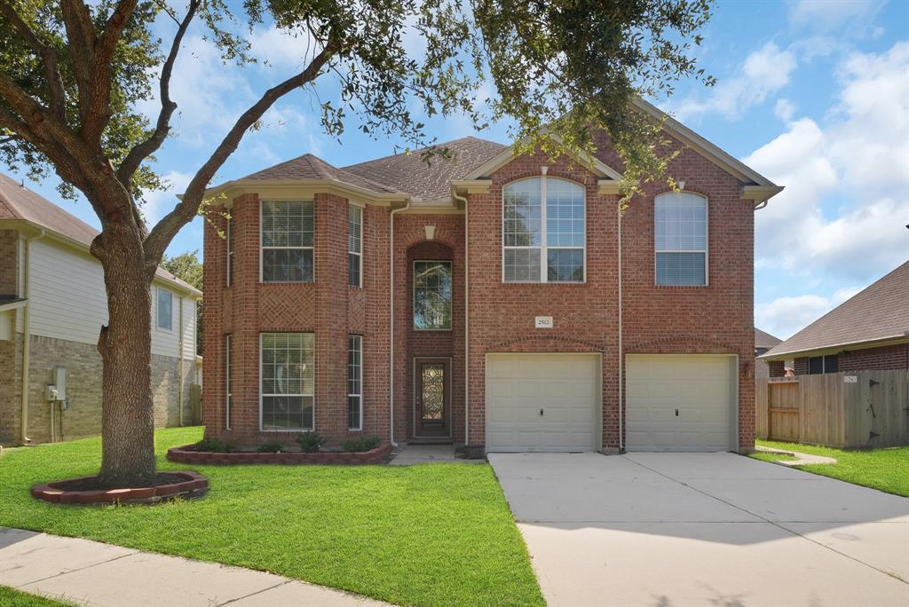 2512 Sun Spot Lane, Pearland, Texas image 1