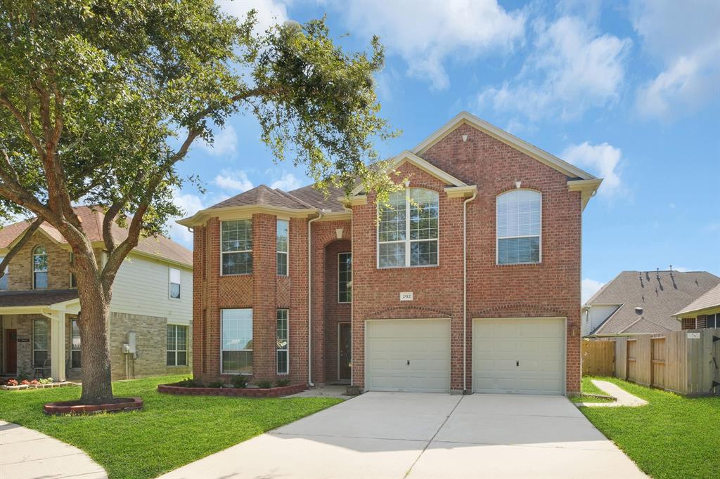 2512 Sun Spot Lane, Pearland, Texas image 2