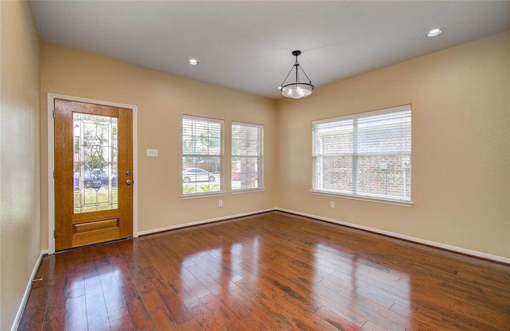 17607 Memorial Falls Drive, Tomball, Texas image 4