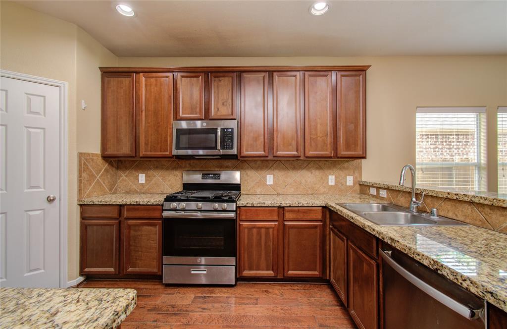 17607 Memorial Falls Drive, Tomball, Texas image 8