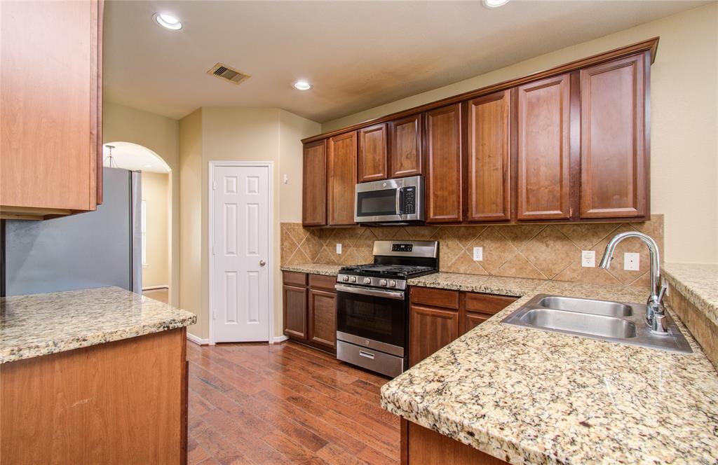 17607 Memorial Falls Drive, Tomball, Texas image 9