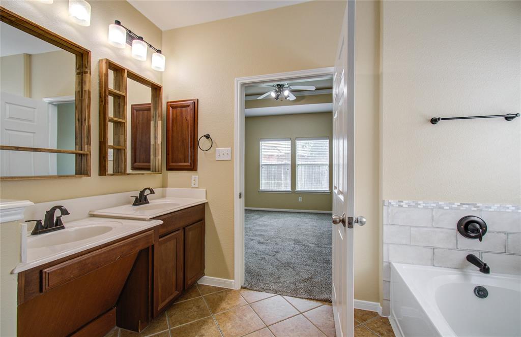 17607 Memorial Falls Drive, Tomball, Texas image 24