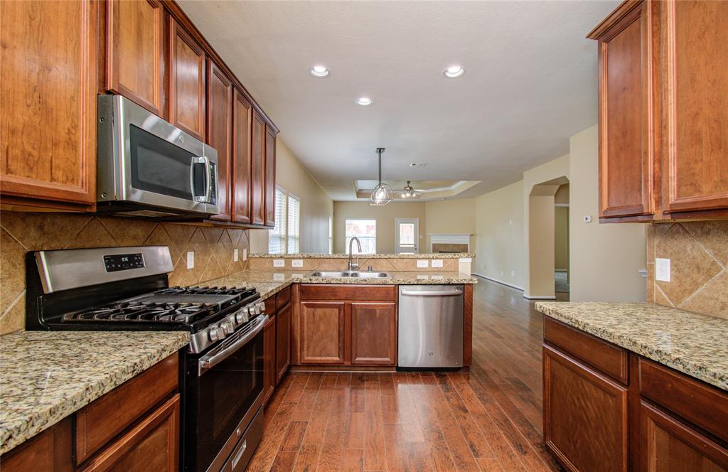 17607 Memorial Falls Drive, Tomball, Texas image 7