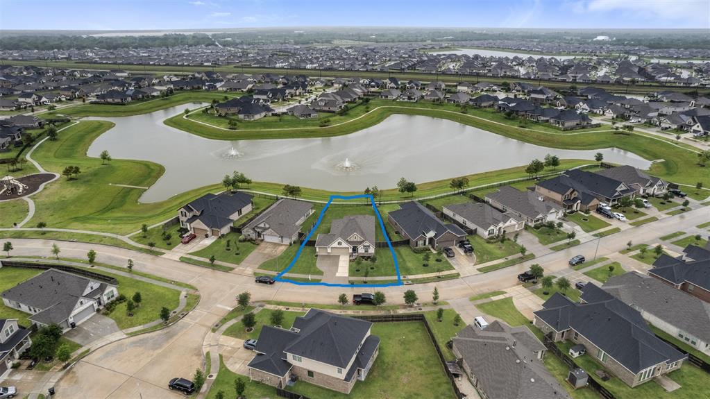 9211 Spanish Hills Drive, Baytown, Texas image 3
