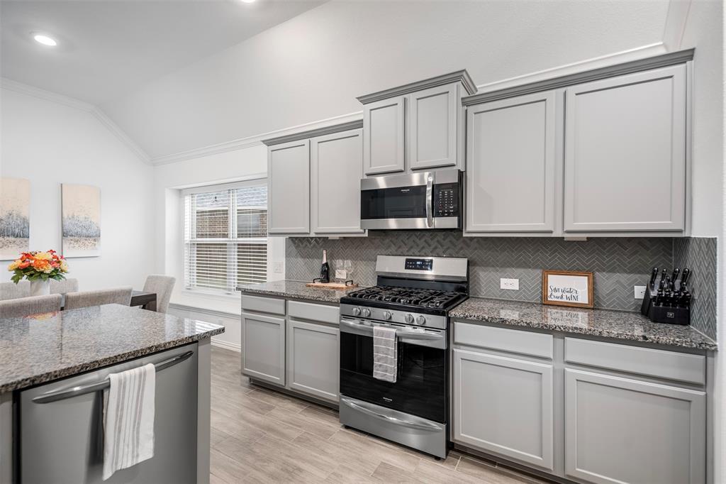 9211 Spanish Hills Drive, Baytown, Texas image 9