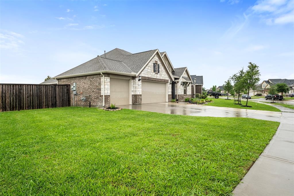 9211 Spanish Hills Drive, Baytown, Texas image 35