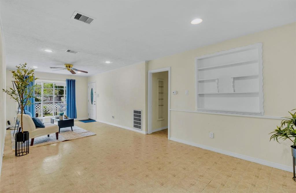 318 La Fonda Drive