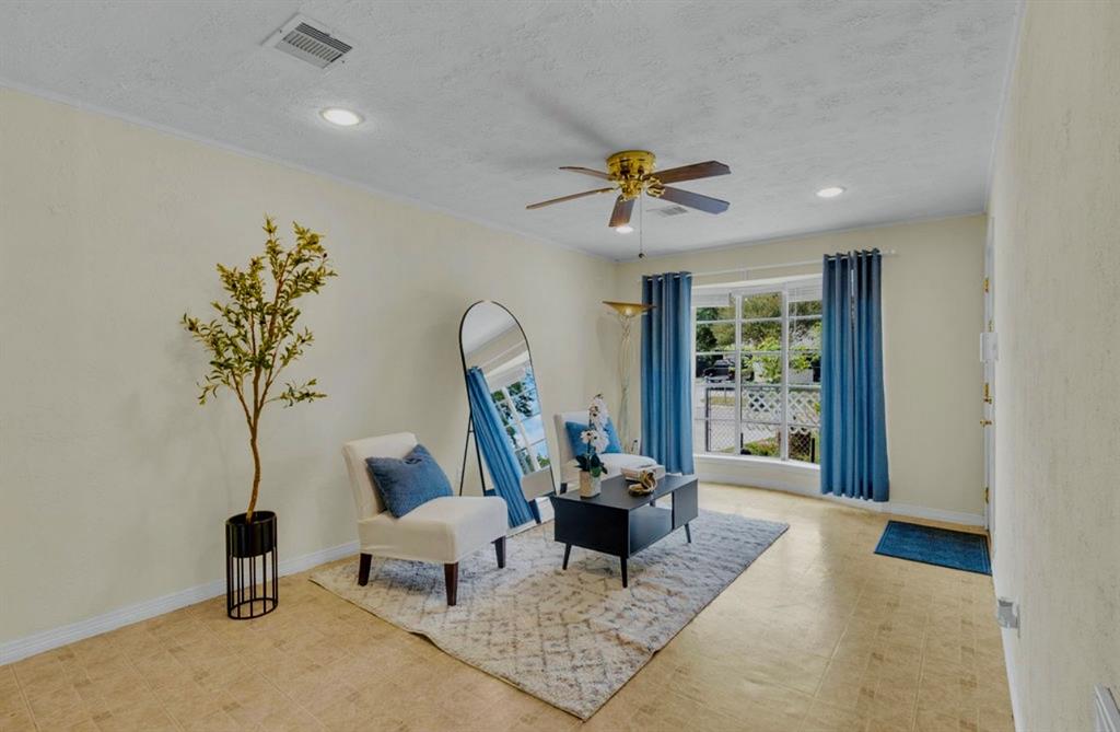 318 La Fonda Drive