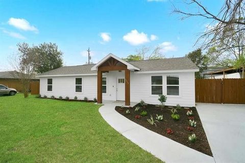 Single Family Residence in Houston TX 10917 Fullerton Drive.jpg