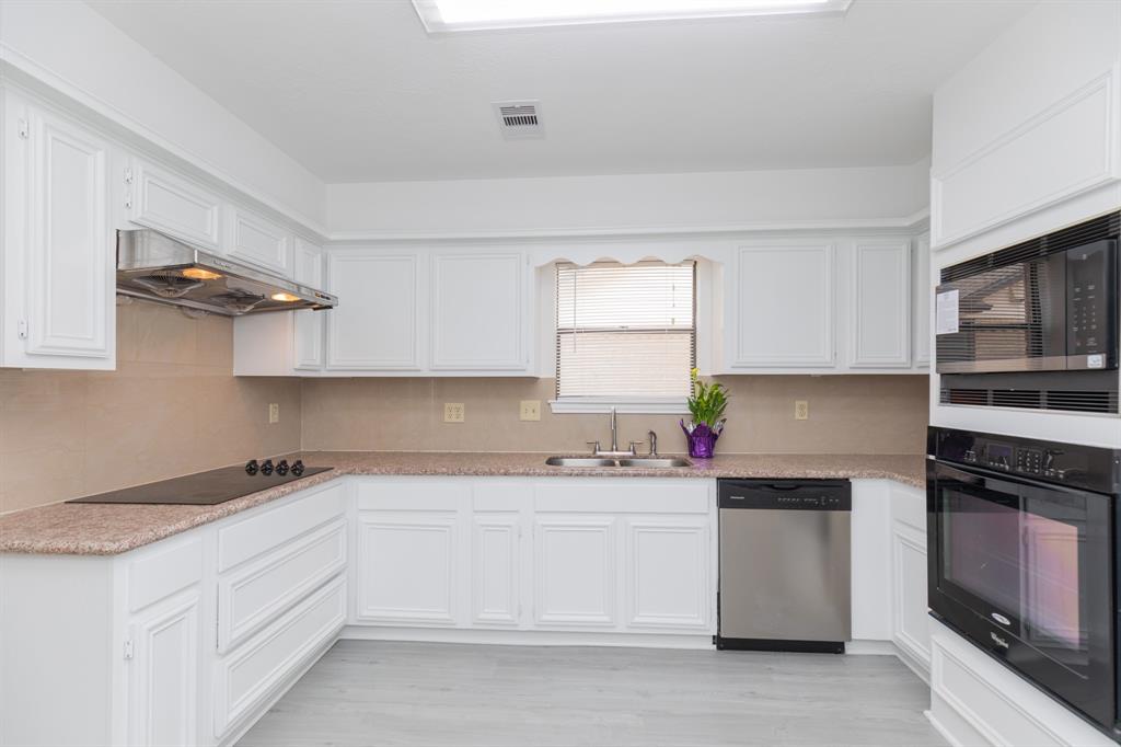 2811 Arrowhead Dr, Sugar Land, Texas image 6