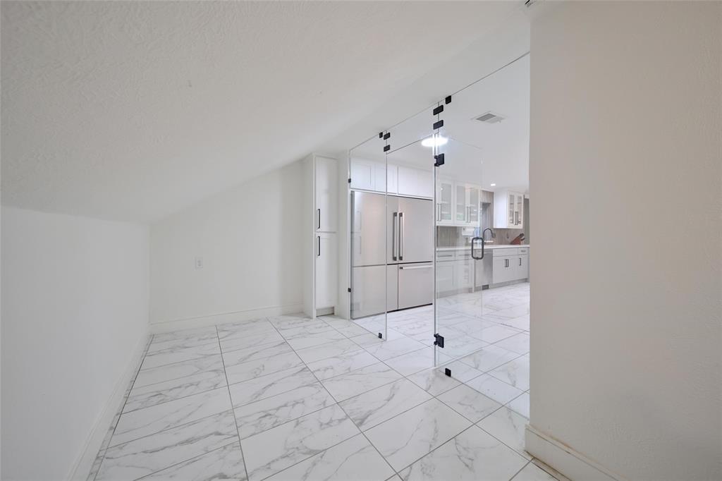 140 S Timber Top Drive, Spring, Texas image 18