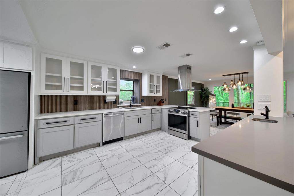 140 S Timber Top Drive, Spring, Texas image 12