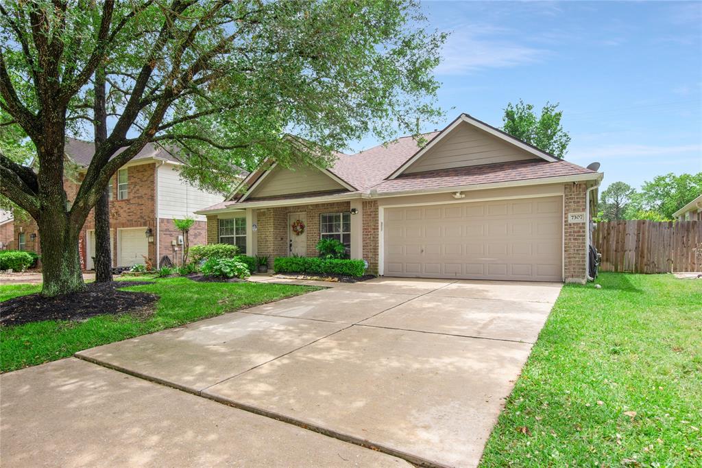 7307 Crestbury Lane, Cypress, Texas image 2