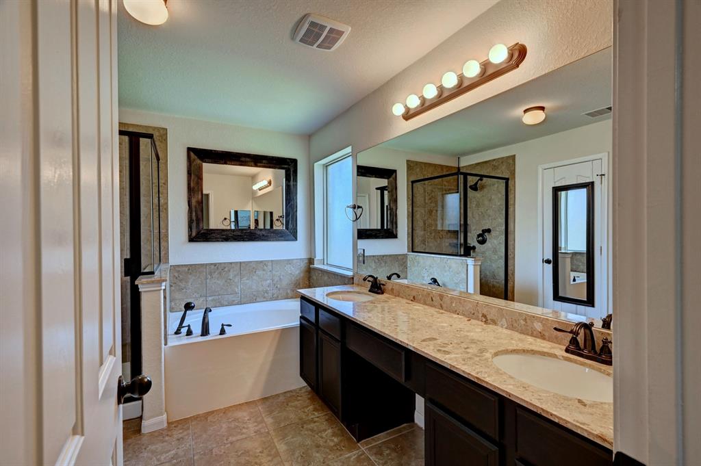 1518 Nacogdoches Valley Drive, League City, Texas image 12