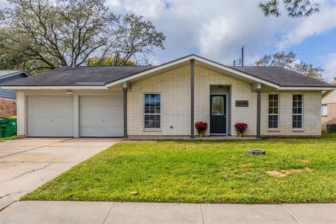 Single Family Residence in Seabrook TX 4514 Heron Drive.jpg