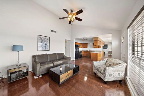 Townhouse in Galveston TX 10429 Schaper Road 3.jpg