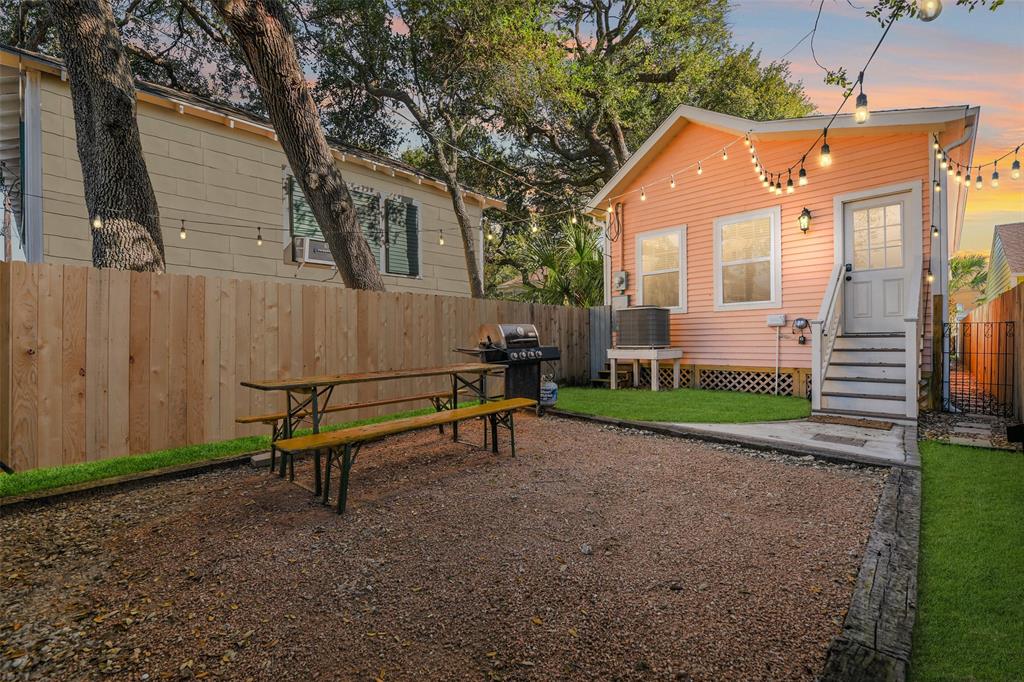 1308 Avenue M 1/2, Galveston, Texas image 27