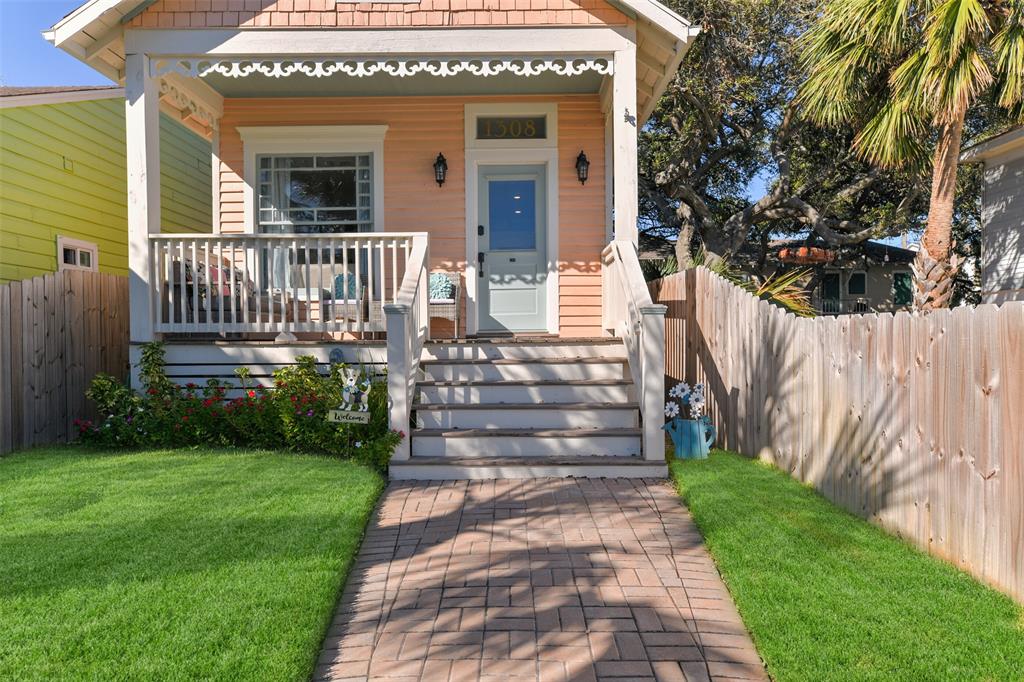 1308 Avenue M 1/2, Galveston, Texas image 2
