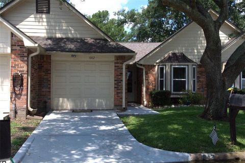 Townhouse in Pearland TX 642 Country Grove Circle.jpg