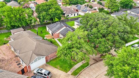 Single Family Residence in Sugar Land TX 2007 Barronett Bend 3.jpg