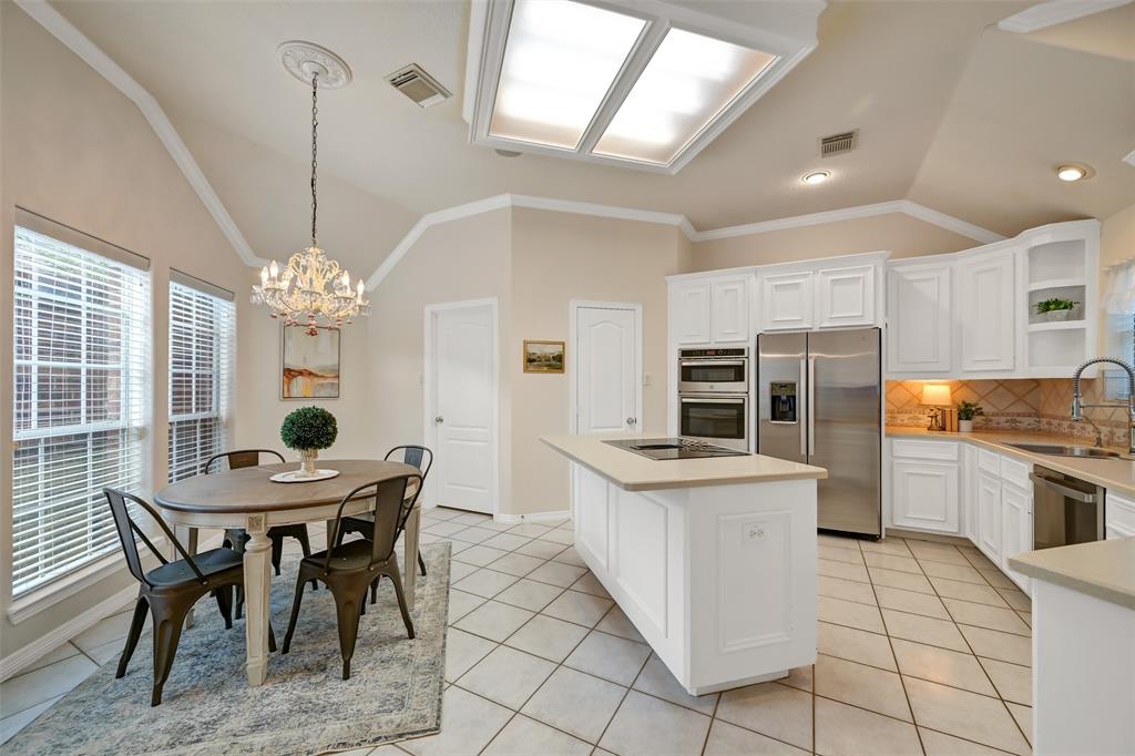 304 Pine Creek Drive, Friendswood, Texas image 12