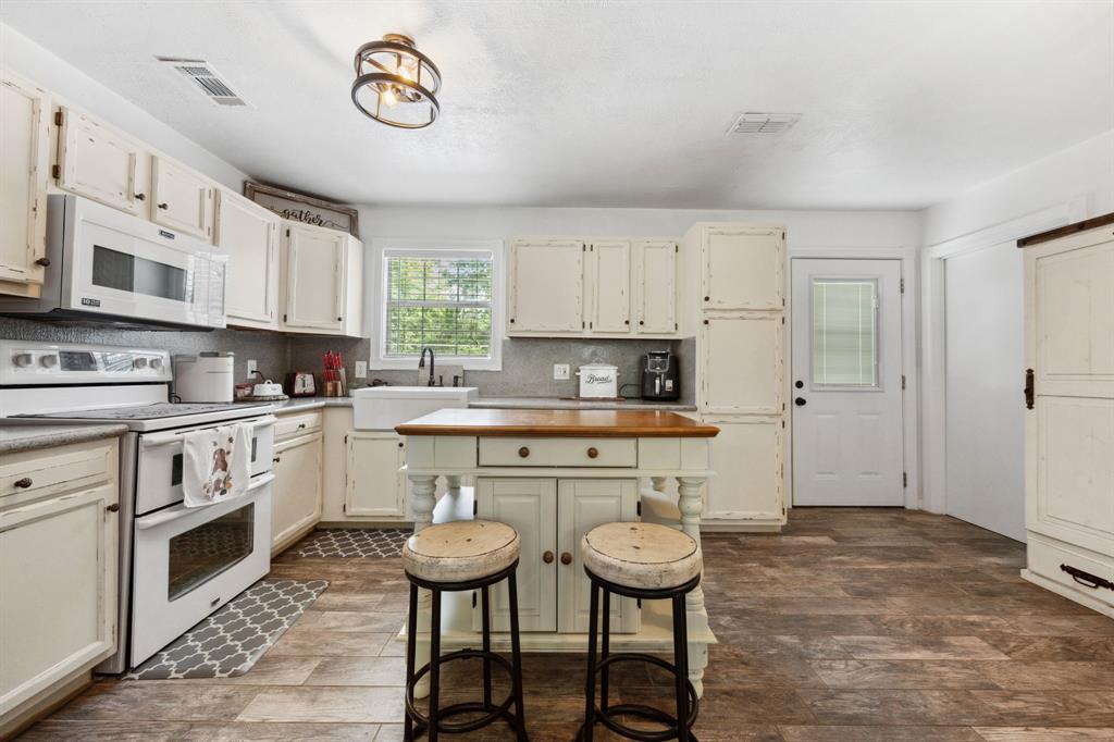314 County Road 3433, Cleveland, Texas image 8