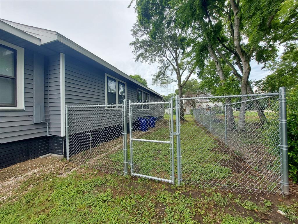 2906 Sledge Street, Waller, Texas image 3