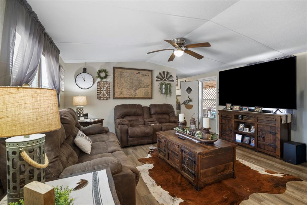 1216 Cardinal Lane, Trinity, Texas image 4