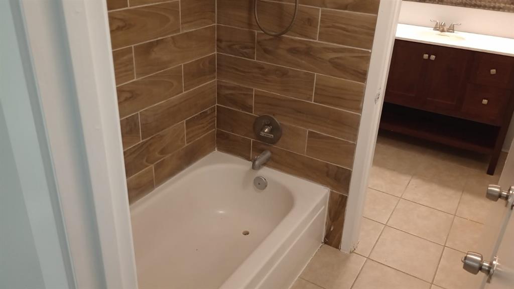 8435 Hearth Drive #21, Houston, Texas image 26