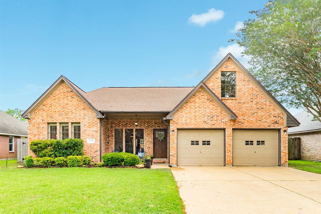 114 Zinnia Street, Lake Jackson, Texas image 1