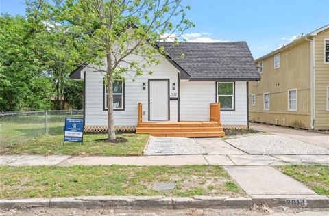 2811 Winbern Street Houston TX 77004