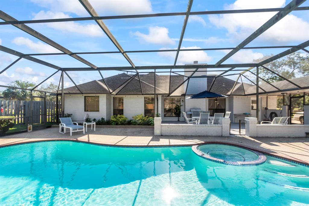 112 Mist Flower Street, Lake Jackson, Texas image 39