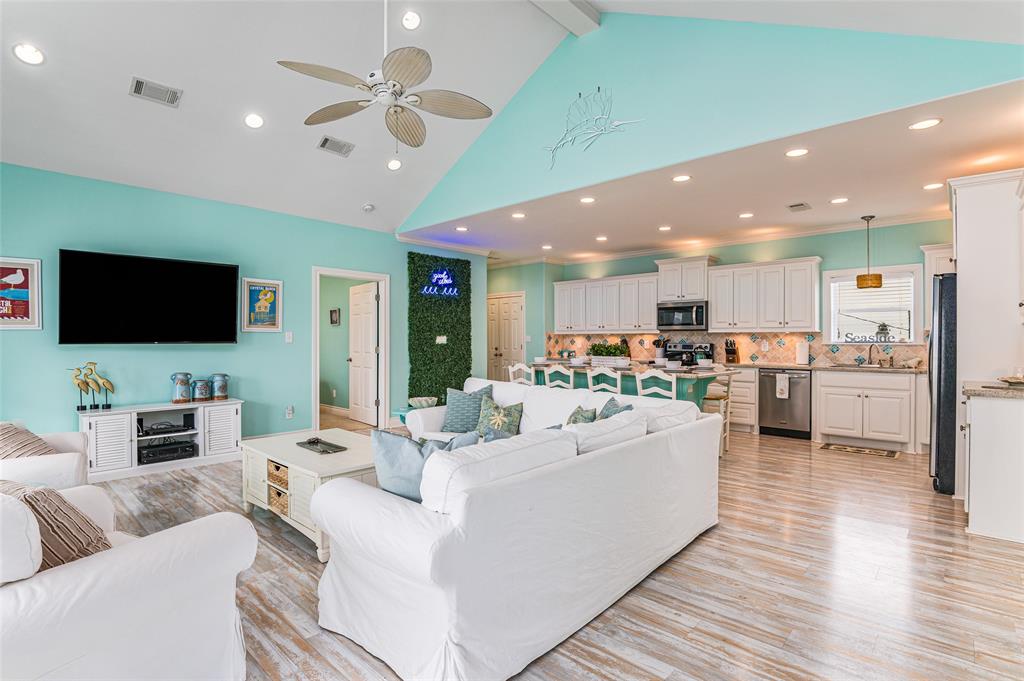3347 Prides Way, Crystal Beach, Texas image 10
