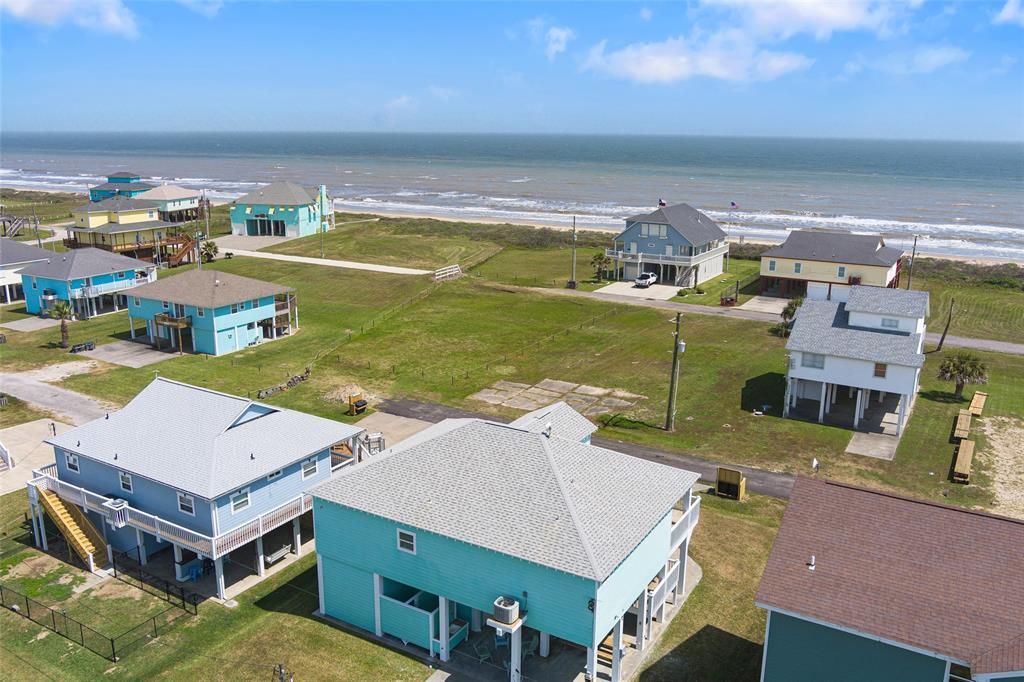3347 Prides Way, Crystal Beach, Texas image 4