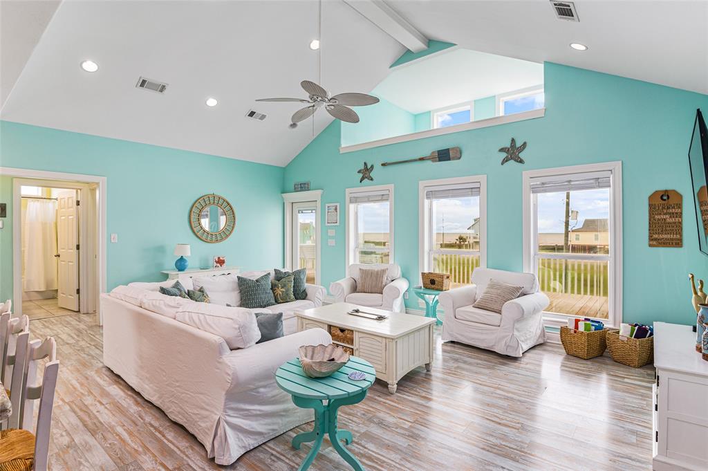 3347 Prides Way, Crystal Beach, Texas image 11