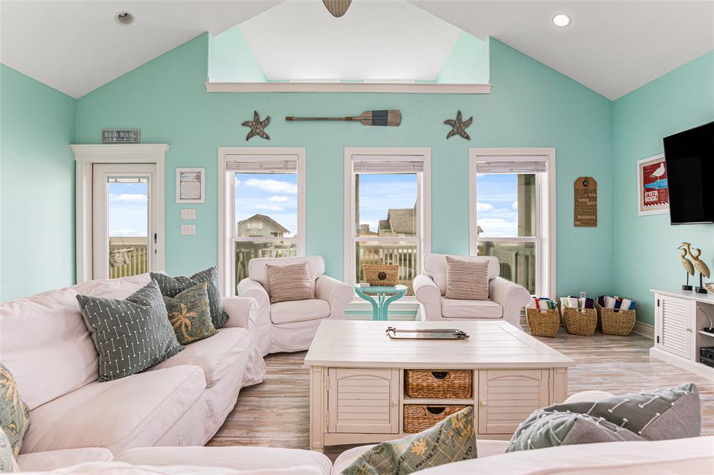 3347 Prides Way, Crystal Beach, Texas image 12