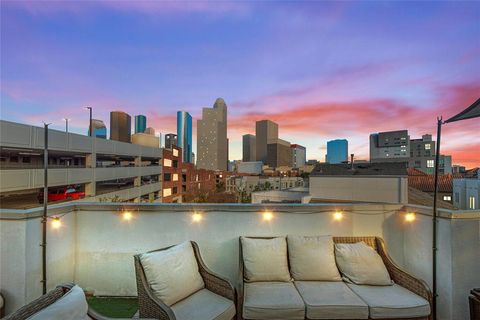 104 Pierce Street Houston TX 77002