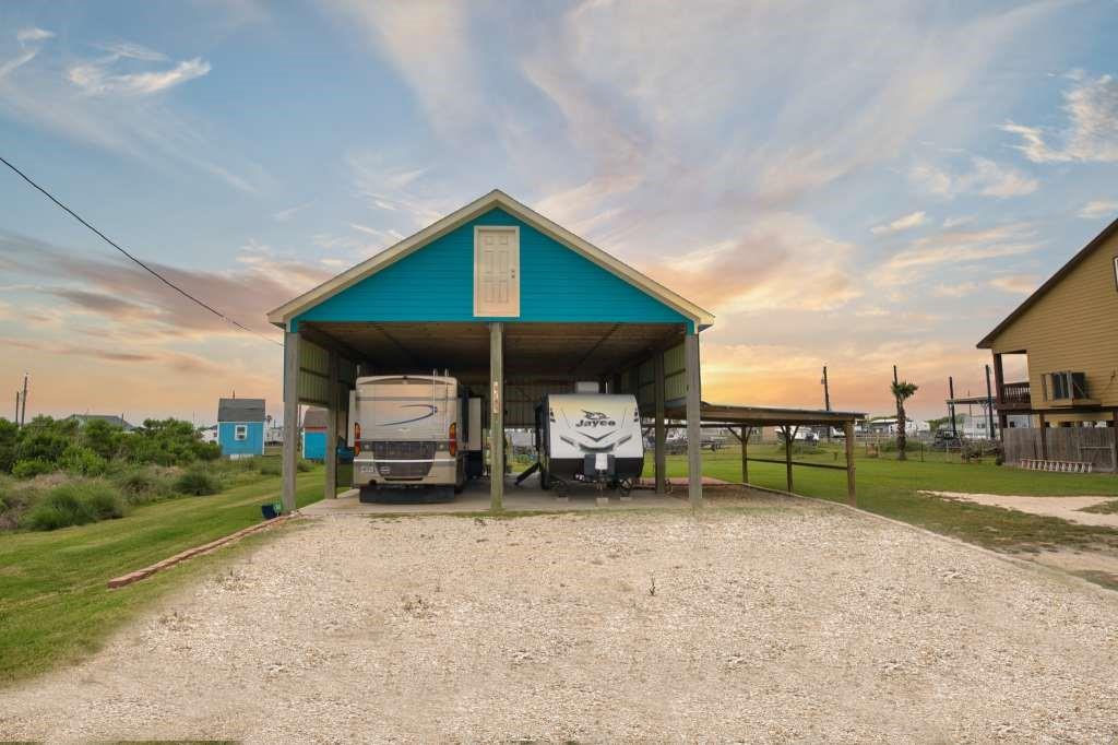 6194 S Shore Street, Sargent, Texas image 1