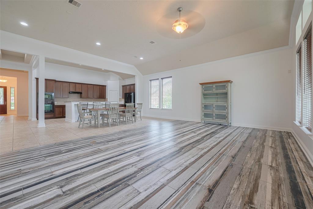 8135 W Pine Creek Bend, Cypress, Texas image 7