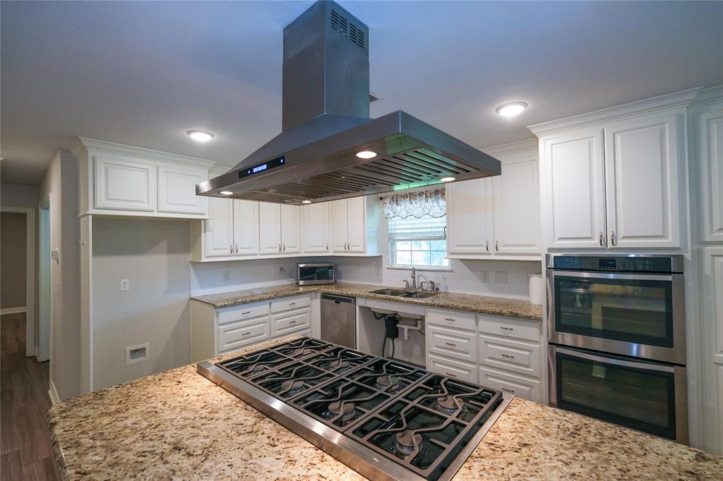 915 Live Oak Drive, Jones Creek, Texas image 7