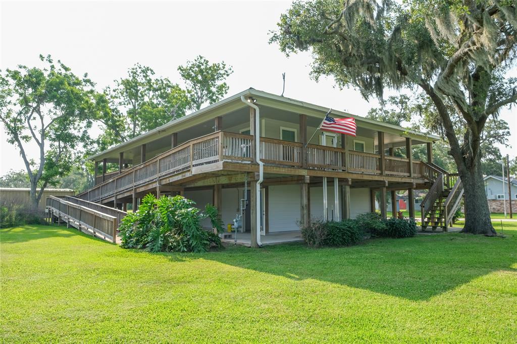 915 Live Oak Drive, Jones Creek, Texas image 1