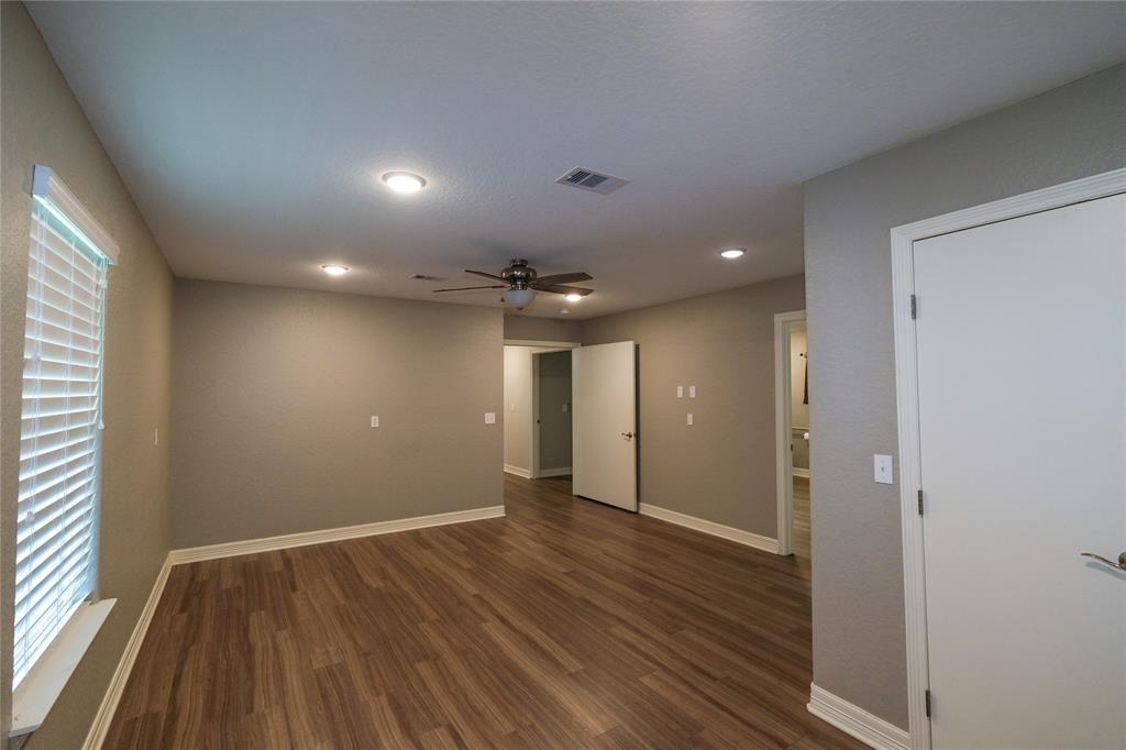 915 Live Oak Drive, Jones Creek, Texas image 18