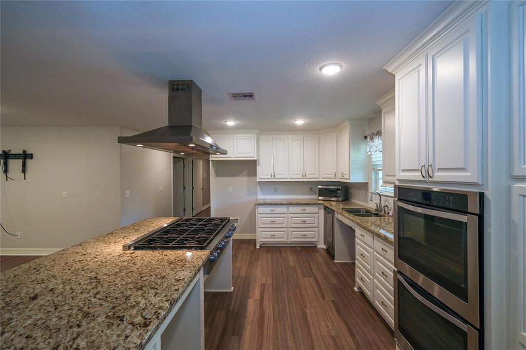 915 Live Oak Drive, Jones Creek, Texas image 5